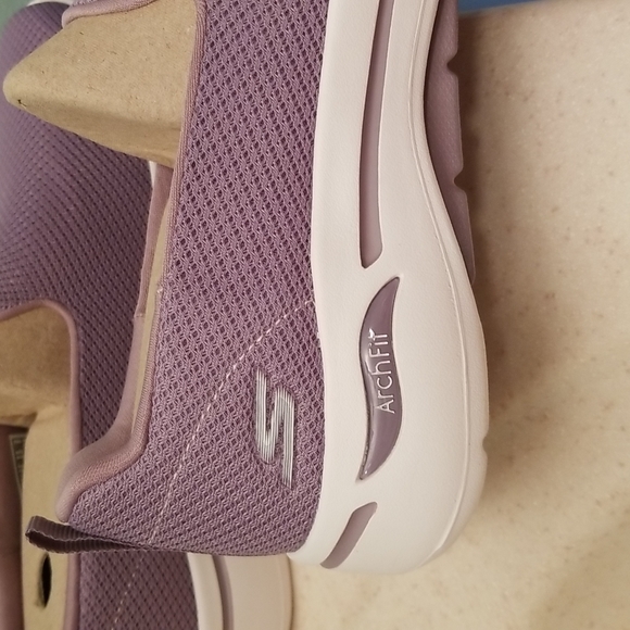 Skechers GOWalk Arch Fit Washable Knit Slip-On. BNWT. Never worn. - Picture 6 of 13